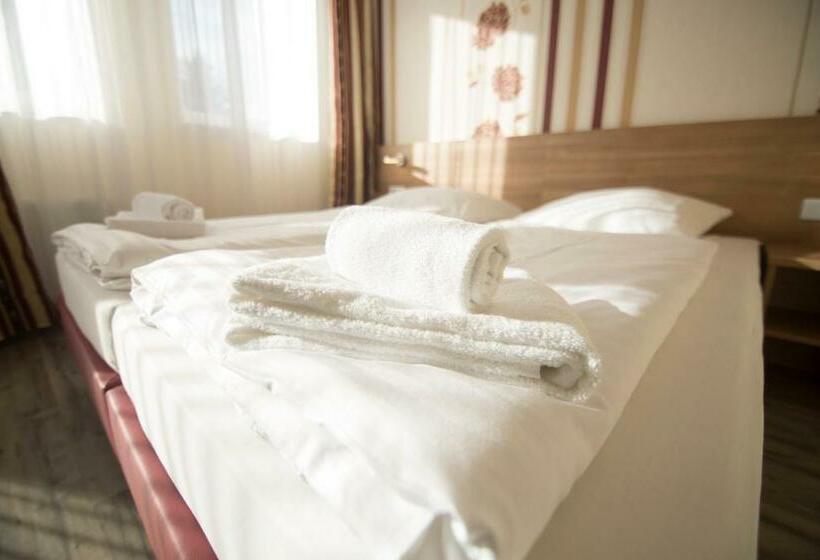 Номер Стандарт, Heisede