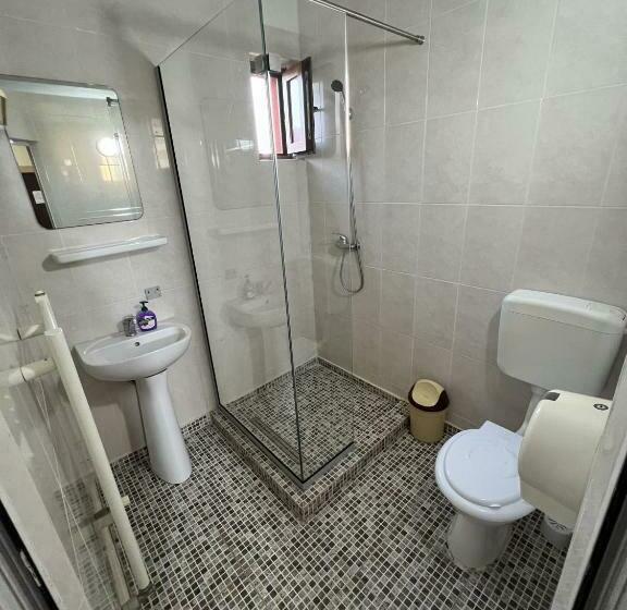 标准三人间, Monte Carlo