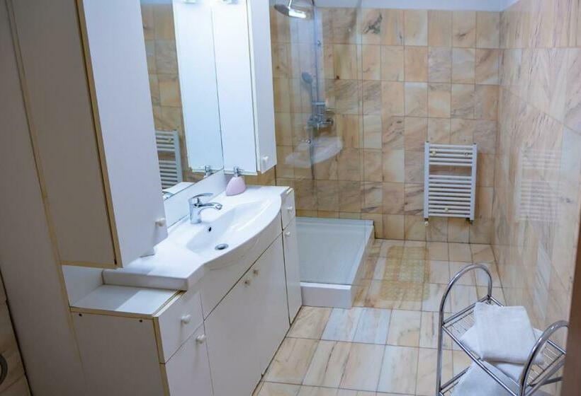 标准间, Noroc Si Fericire