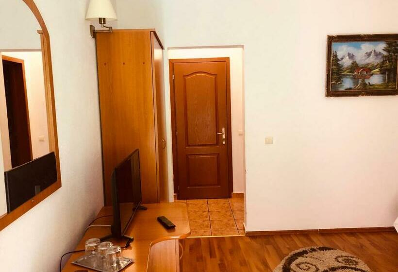 Номер Стандарт Трехместный, Poenita