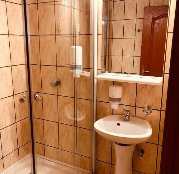 חדר סטנדרט, Poenita