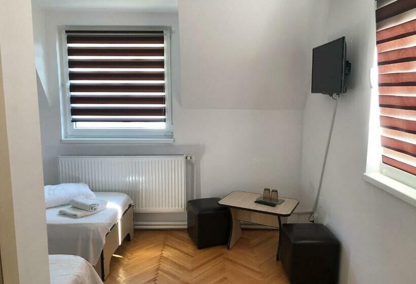 חדר סטנדרט, Poenita