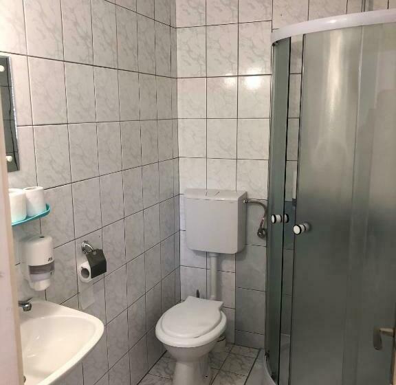 חדר סטנדרט, Poenita