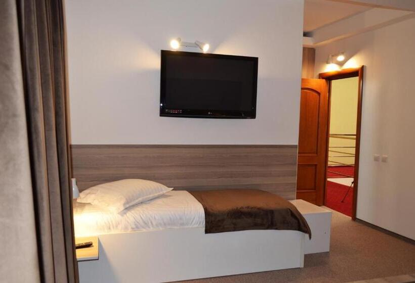 חדר סטנדרט לשלושה, Rehoma