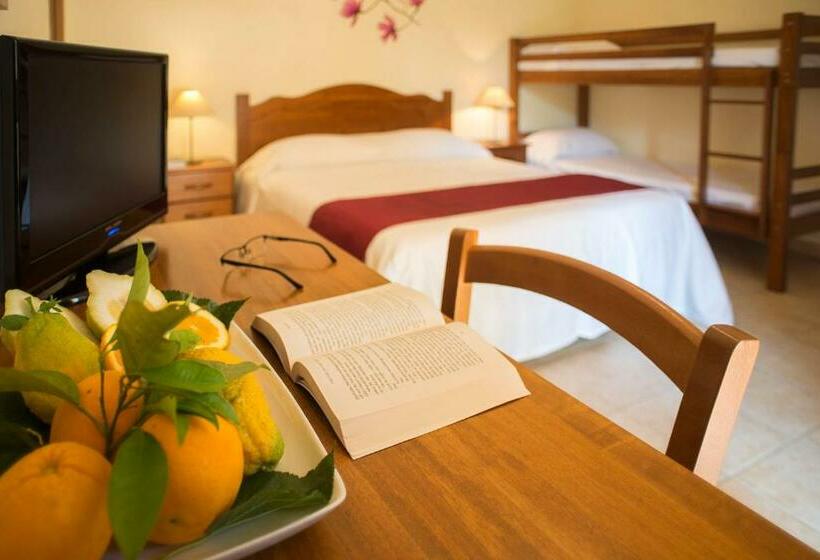 اتاق خانوادگی با چشم‌انداز باغ, Sicily Country House & Beach