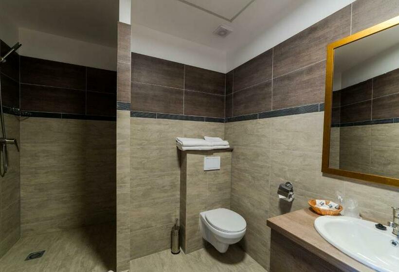 수피리어 룸, Sky