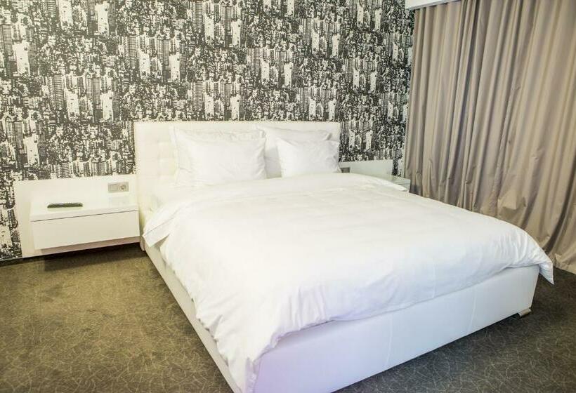 수피리어 룸, Tempo