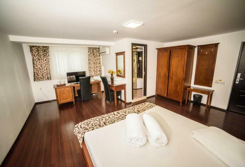 スタンダードルーム, Restaurant Elite