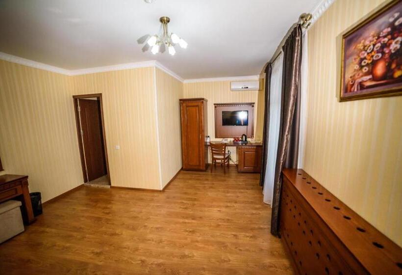 デラックスルーム, Restaurant Elite