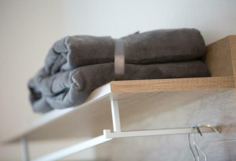 标准间, Motel Schlegel