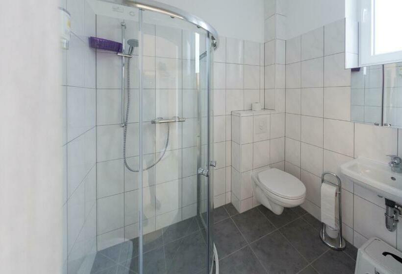 标准间, Motel Schlegel