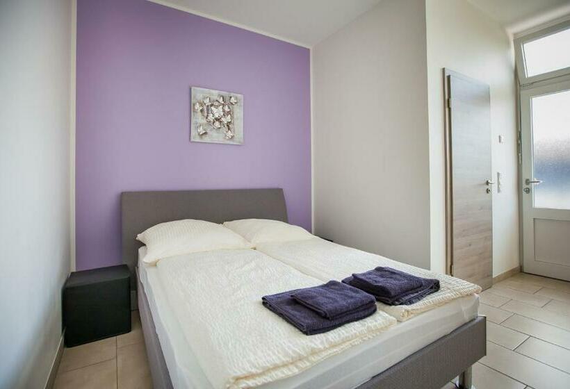 标准间, Motel Schlegel