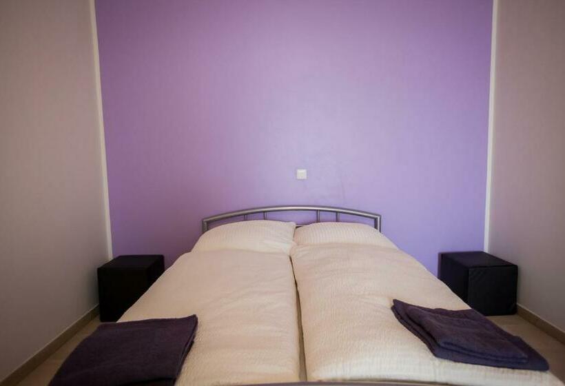 标准间, Motel Schlegel