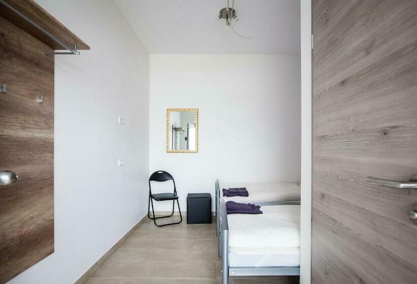 标准间, Motel Schlegel