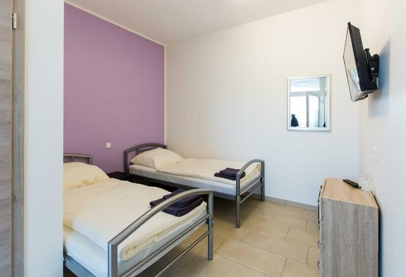 标准间, Motel Schlegel