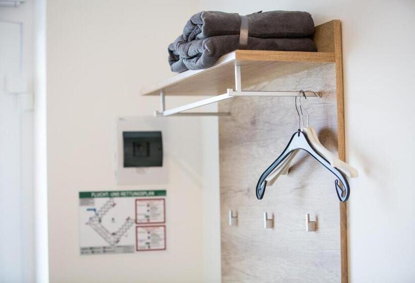 标准间, Motel Schlegel