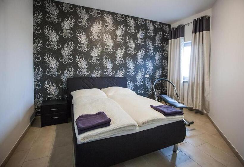 标准间, Motel Schlegel