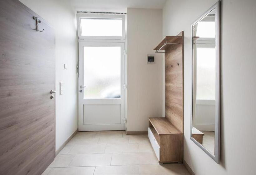 标准间, Motel Schlegel