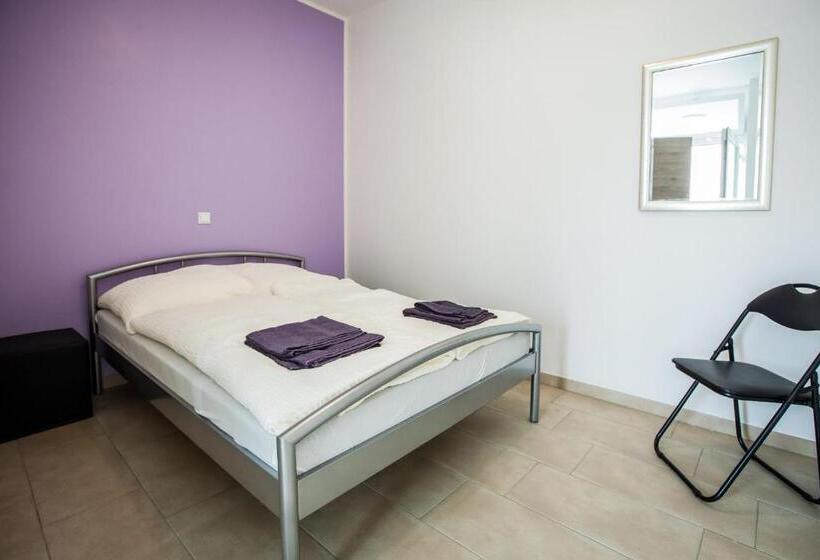 家庭间, Motel Schlegel