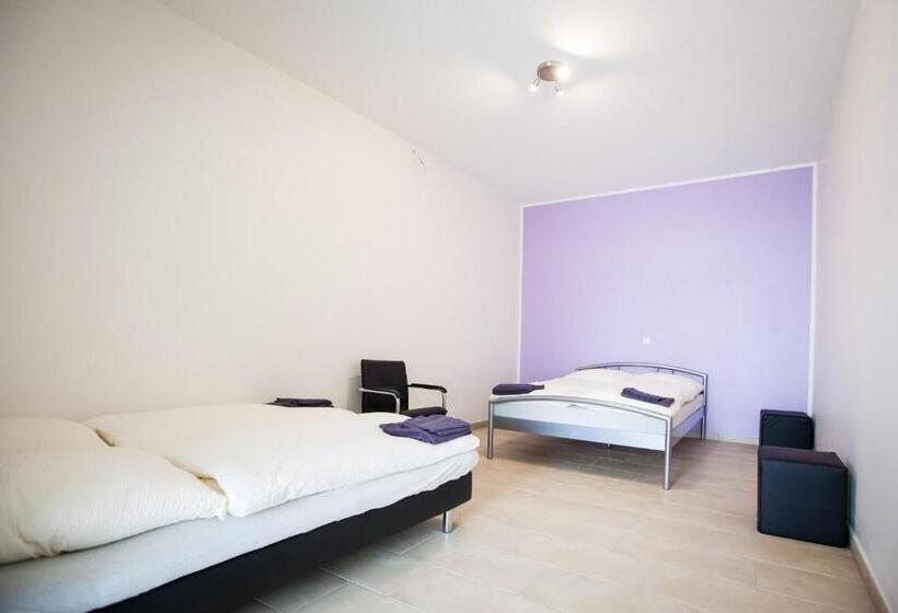 家庭间, Motel Schlegel