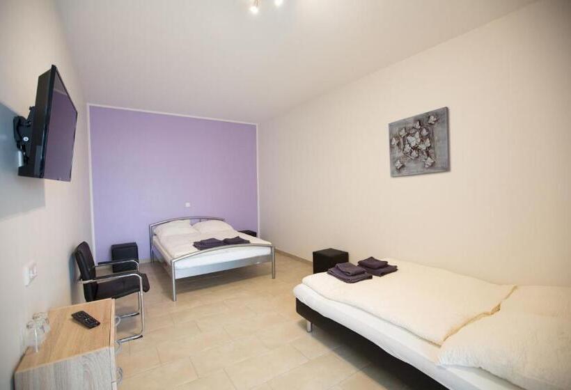 家庭间, Motel Schlegel