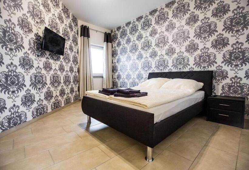 家庭间, Motel Schlegel