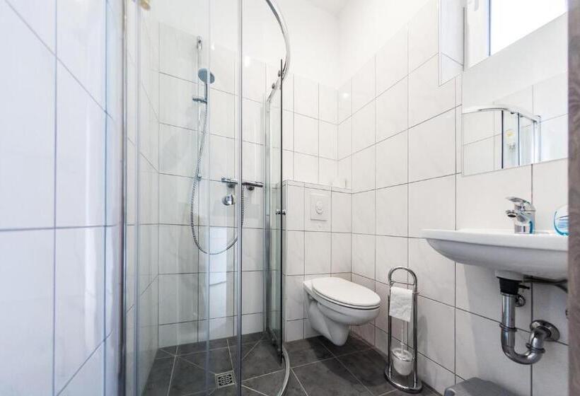 标准间, Motel Schlegel