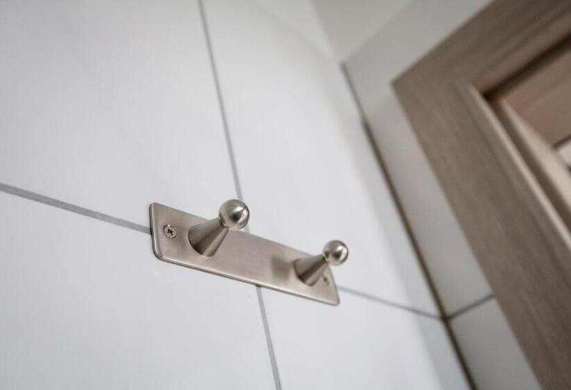 标准间, Motel Schlegel