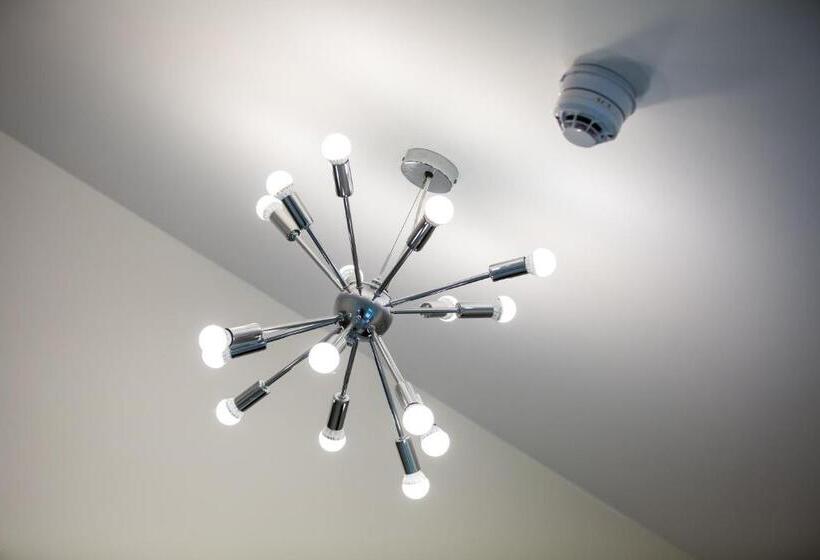 家庭间, Motel Schlegel