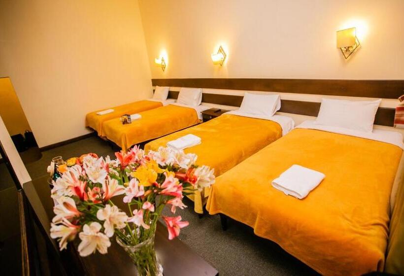اتاق استاندارد چهار تخته, Cajamarca