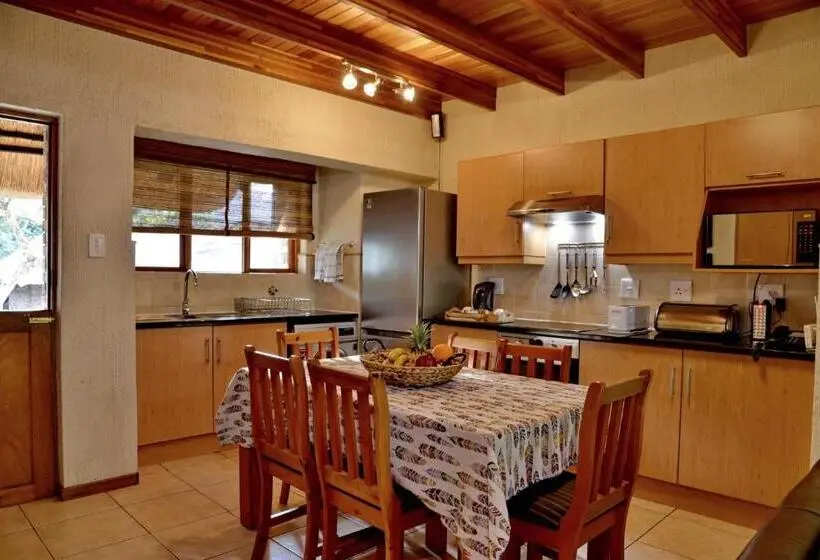 Talo 1 Makuuhuone, Cambalala Luxury Units In Kruger Park Lodge Serviced Daily, Free Wi Fi