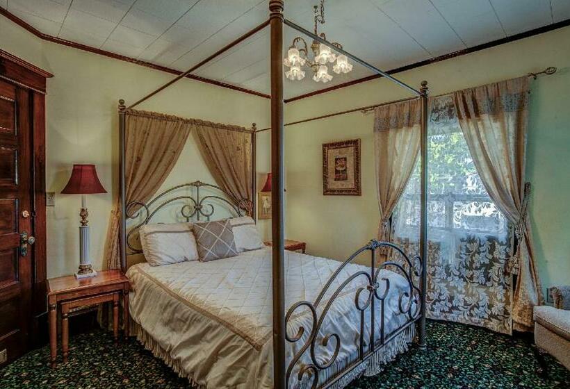 جناح, Greenbriar Inn