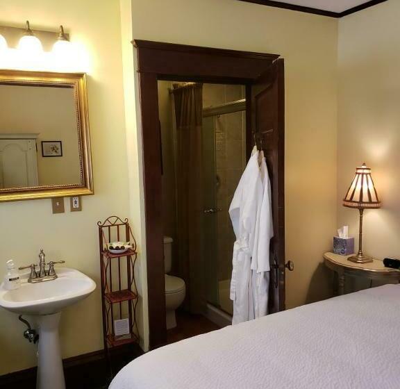 غرفة قياسية, Greenbriar Inn