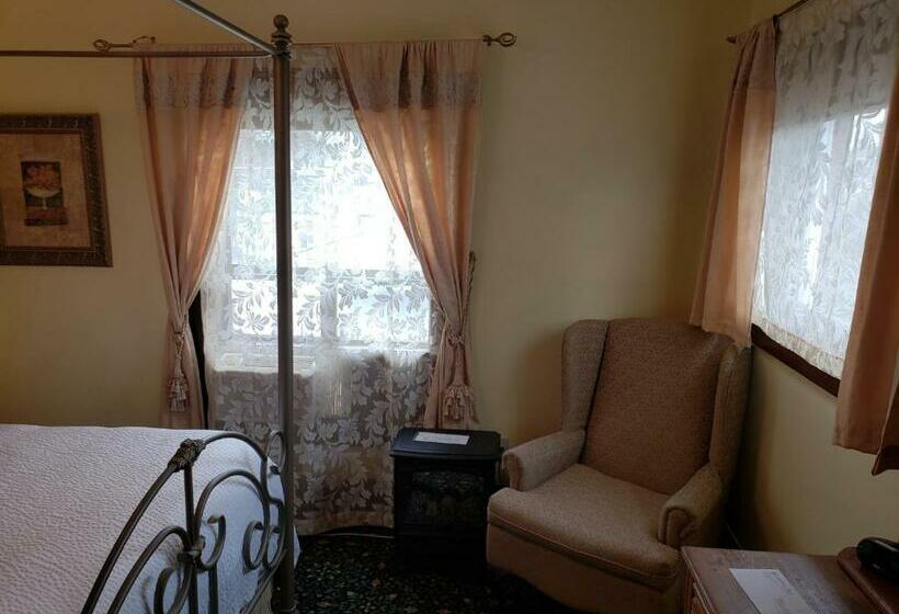 جناح, Greenbriar Inn