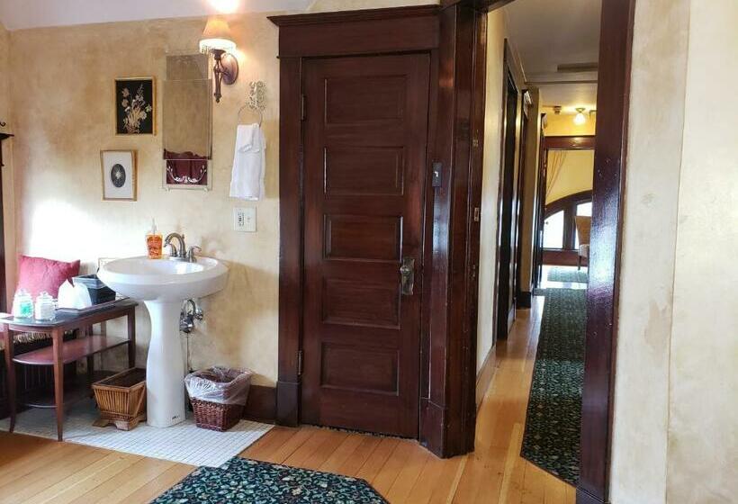 غرفة ديلوكس, Greenbriar Inn