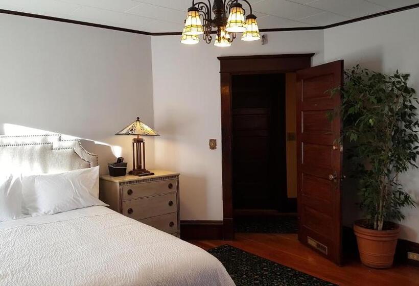 Люкс Повышенной Комфортности, Greenbriar Inn