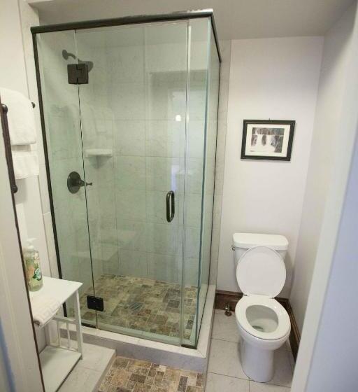 جناح ديلوكس, Greenbriar Inn