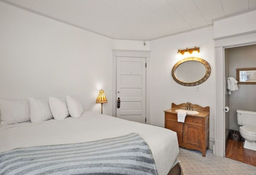 غرفة قياسية, Greenbriar Inn