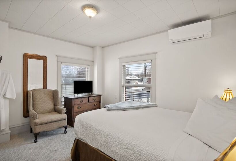 غرفة قياسية, Greenbriar Inn