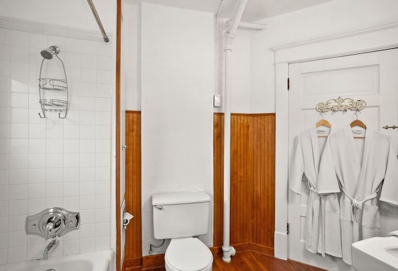 Люкс, Greenbriar Inn