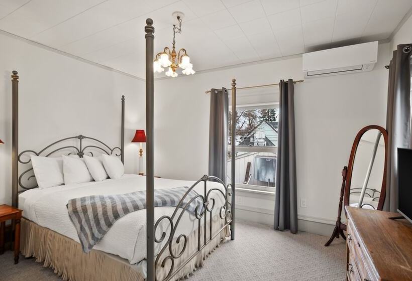 جناح, Greenbriar Inn