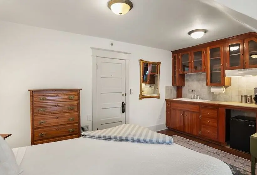 ビジネスルーム, Greenbriar Inn
