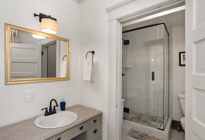 Люкс Повышенной Комфортности, Greenbriar Inn