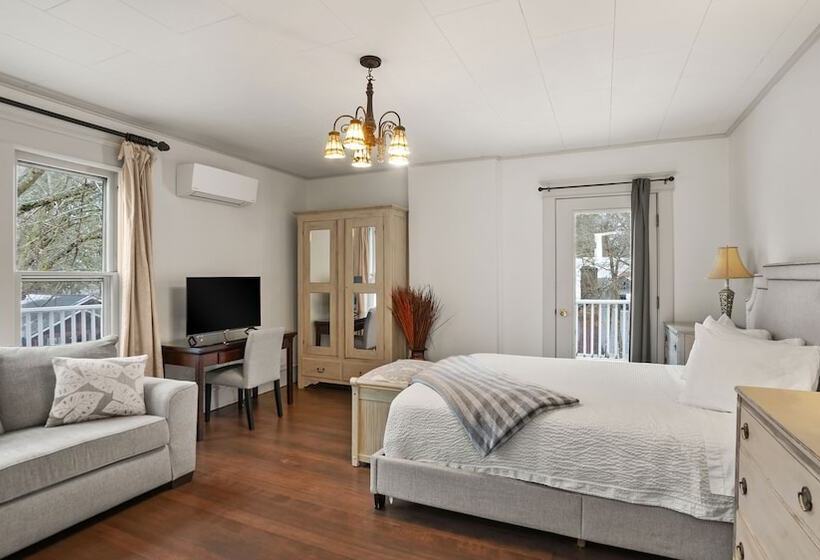 جناح ديلوكس, Greenbriar Inn