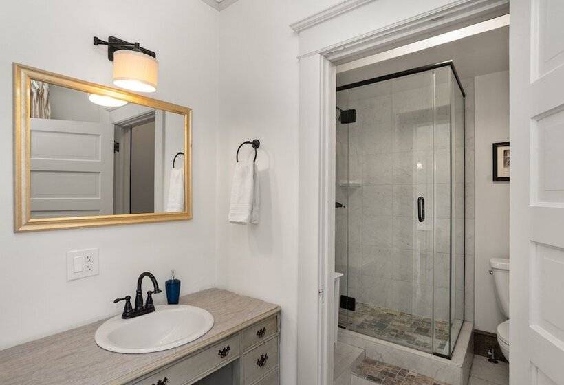Люкс Повышенной Комфортности, Greenbriar Inn
