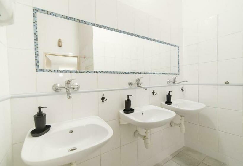 Номер Стандарт Индивидуальный Совместная Ванная, Hostel Cinnamon