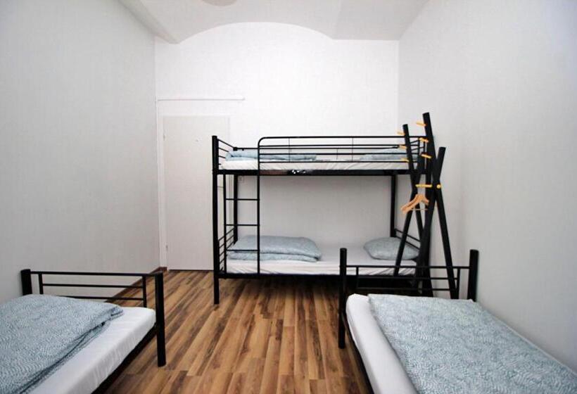 Номер Стандарт Четырехместный Совместный Санузел, Hostel Cinnamon