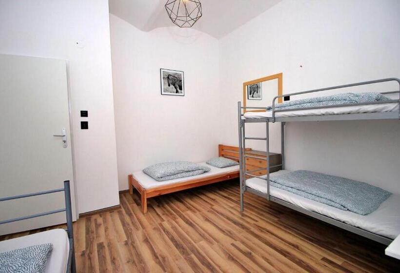 Номер Стандарт Четырехместный Совместный Санузел, Hostel Cinnamon