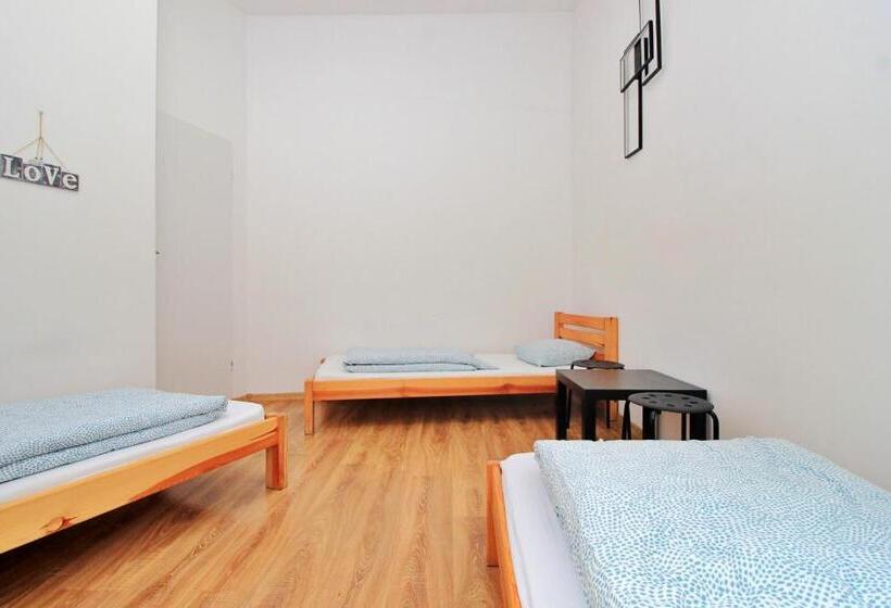 Трехместный Номер Стандарт Совместная Ванная, Hostel Cinnamon