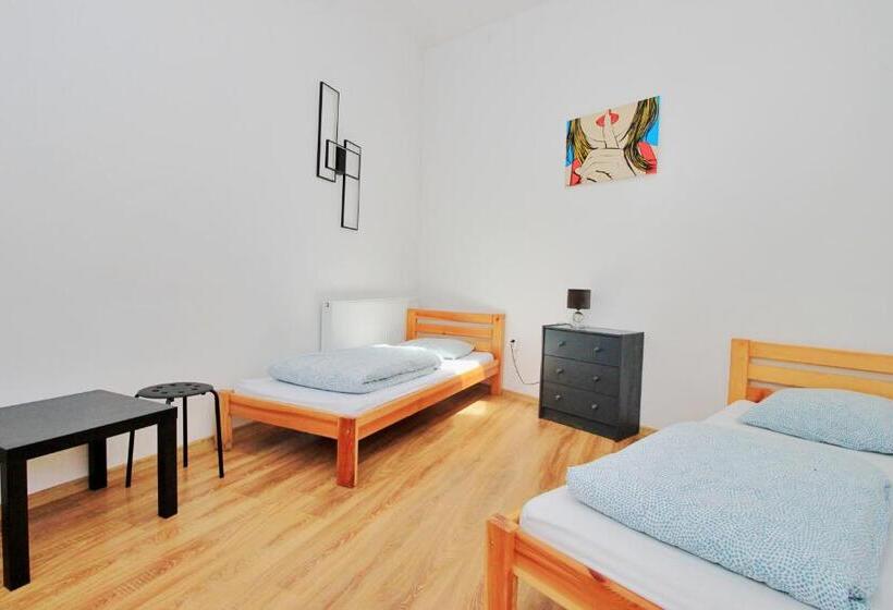 Трехместный Номер Стандарт Совместная Ванная, Hostel Cinnamon